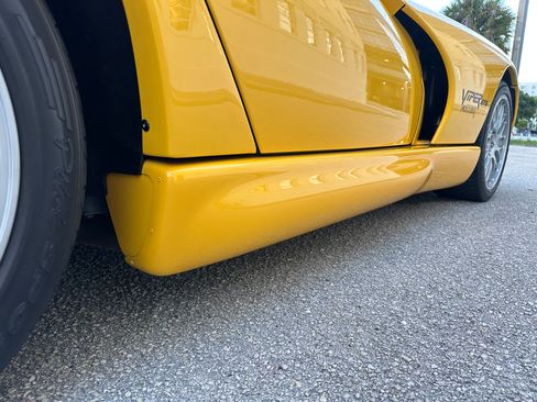 Used 2002 Dodge Viper GTS image 4