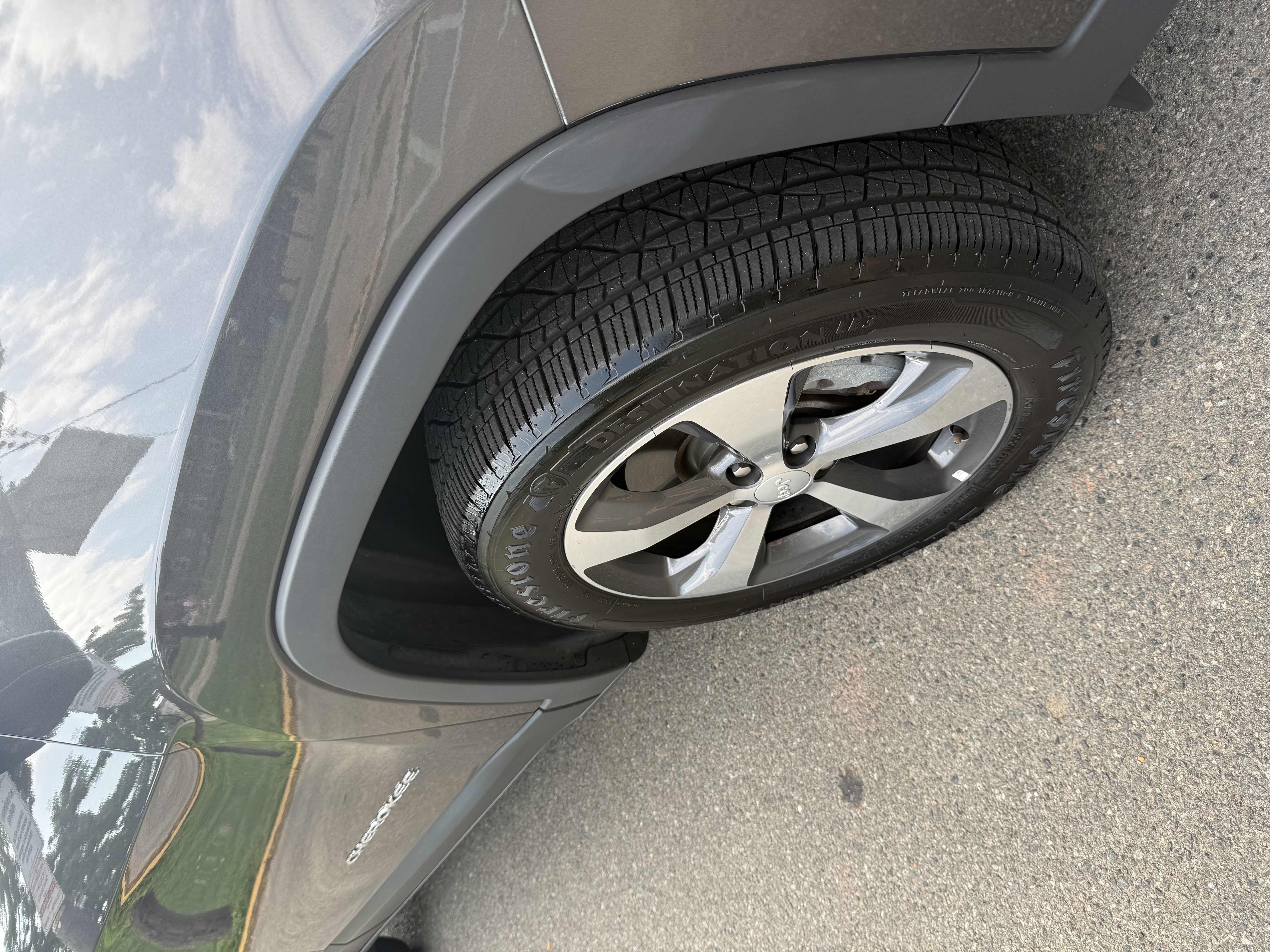 Used 2019 Jeep Cherokee Limited AWD/4WD image 9