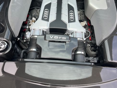 Used 2010 Audi R8 V8 image 15