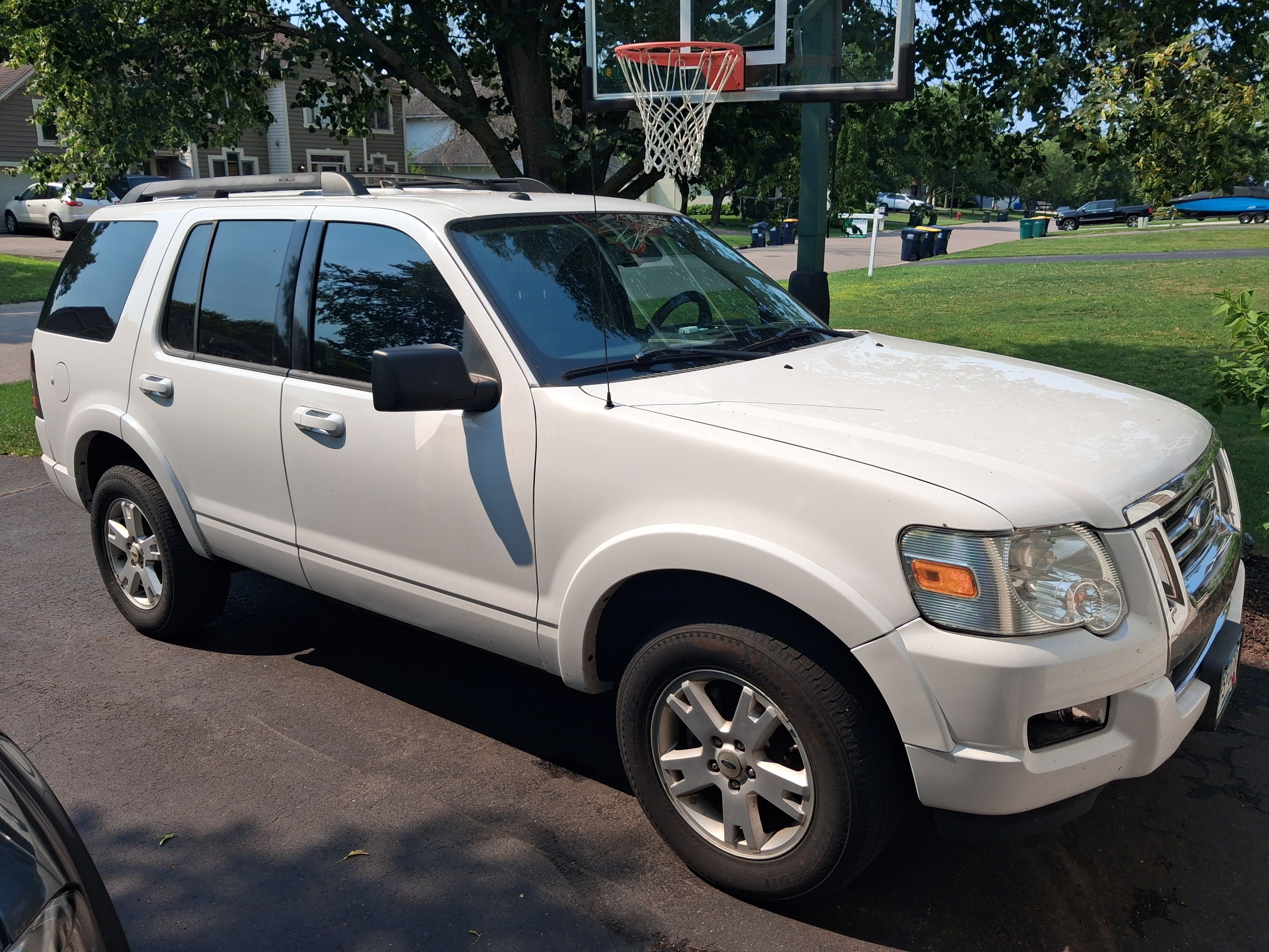 Used 2010 Ford Explorer XLT AWD/4WD image 1