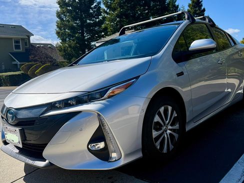 Used 2021 Toyota Prius Prime Limited w/ Carpet Mat Package (TMS) image 2