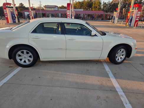 Used 2007 Chrysler 300 Touring image 6