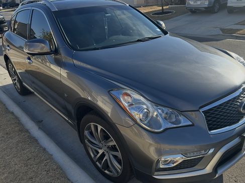 Used 2017 INFINITI QX50 2WD w/ Technology Package image 2
