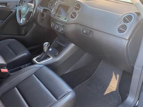 Used 2017 Volkswagen Tiguan S image 14