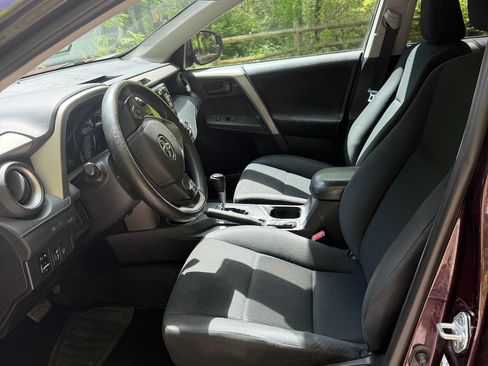 Used 2017 Toyota RAV4 LE FWD image 8