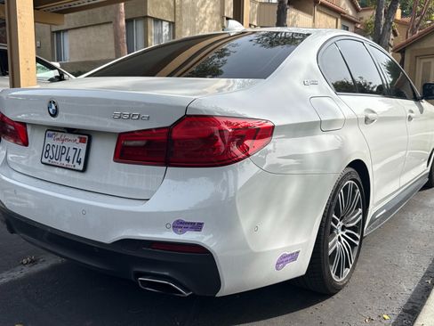 Used 2019 BMW 530e w/ M Sport Package image 9