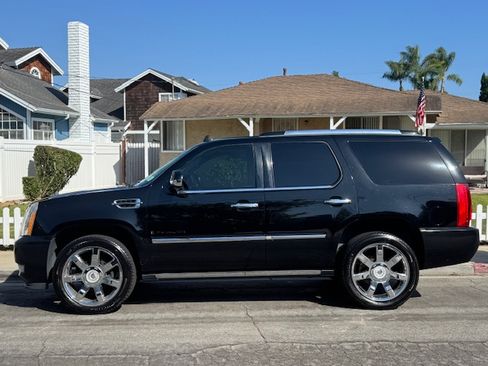 Used 2008 Cadillac Escalade AWD image 1