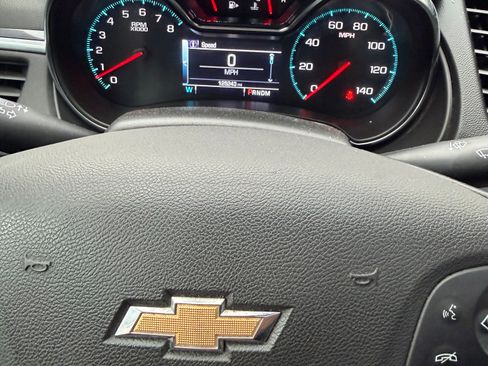 Used 2017 Chevrolet Impala LT w/ Convenience Package image 5