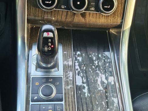 Used 2016 Land Rover Range Rover Sport SE image 12