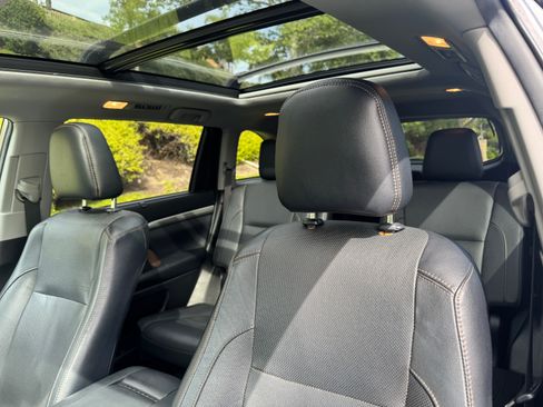 Used 2019 Toyota Highlander Limited Platinum image 4