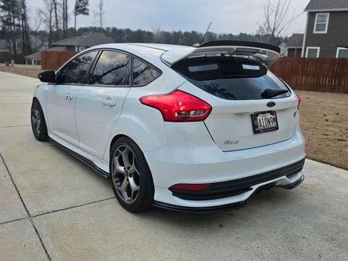 Used 2017 Ford Focus ST FWD image 6