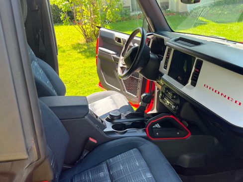 Used 2024 Ford Bronco Heritage Edition AWD/4WD image 5