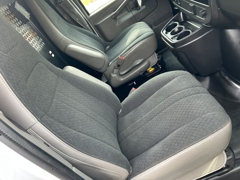 Used 2021 GMC Savana 2500 w/ Driver Convenience Package image 15