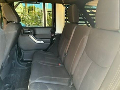 Used 2017 Jeep Wrangler Unlimited Rubicon w/ Connectivity Group AWD/4WD image 5