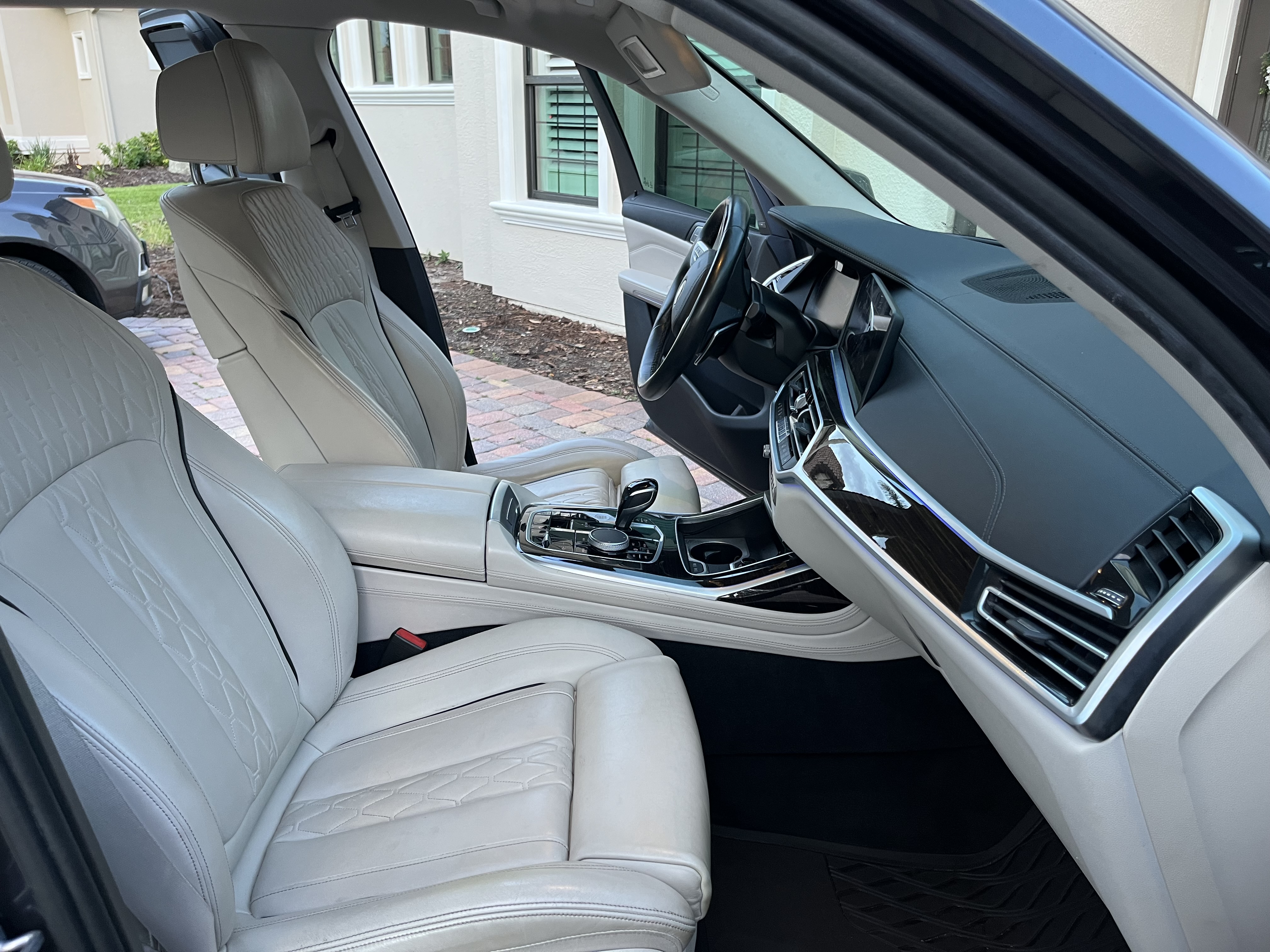 Used 2019 BMW X7 xDrive40i w/ Premium Package AWD/4WD image 18