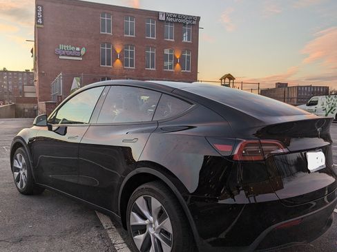 Used 2022 Tesla Model Y Long Range image 20