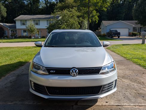 Used 2013 Volkswagen Jetta GLI Autobahn image 2