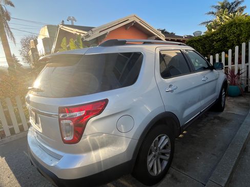Used 2013 Ford Explorer XLT image 2