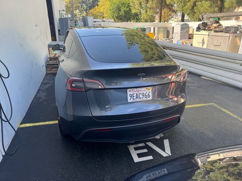Used 2023 Tesla Model Y Long Range image 5