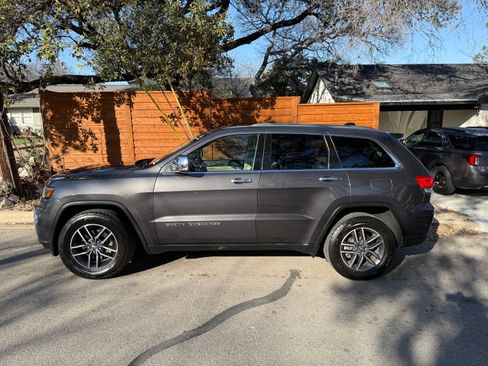 Used 2017 Jeep Grand Cherokee Limited w/ Luxury Group II image 4