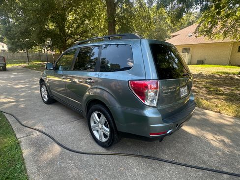 Used 2010 Subaru Forester 2.5X Limited AWD/4WD image 6