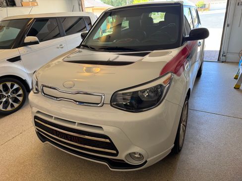 Used 2016 Kia Soul + w/ Soulful Package FWD image 4