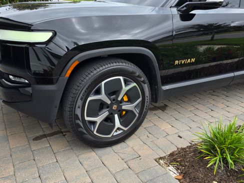 Used 2022 Rivian R1T Adventure image 6
