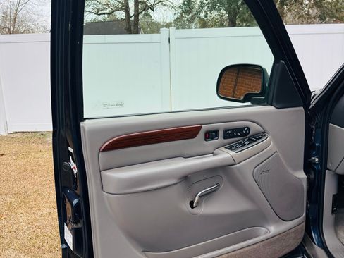 Used 2004 Cadillac Escalade 2WD image 6