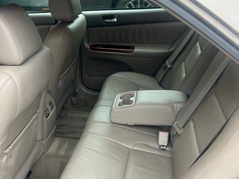 Used 2005 Toyota Camry XLE FWD image 4
