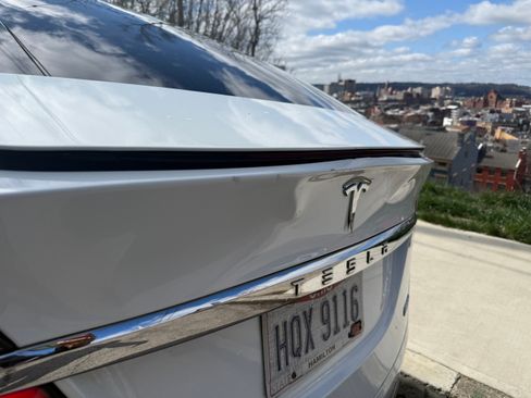 Used 2016 Tesla Model X Performance image 9