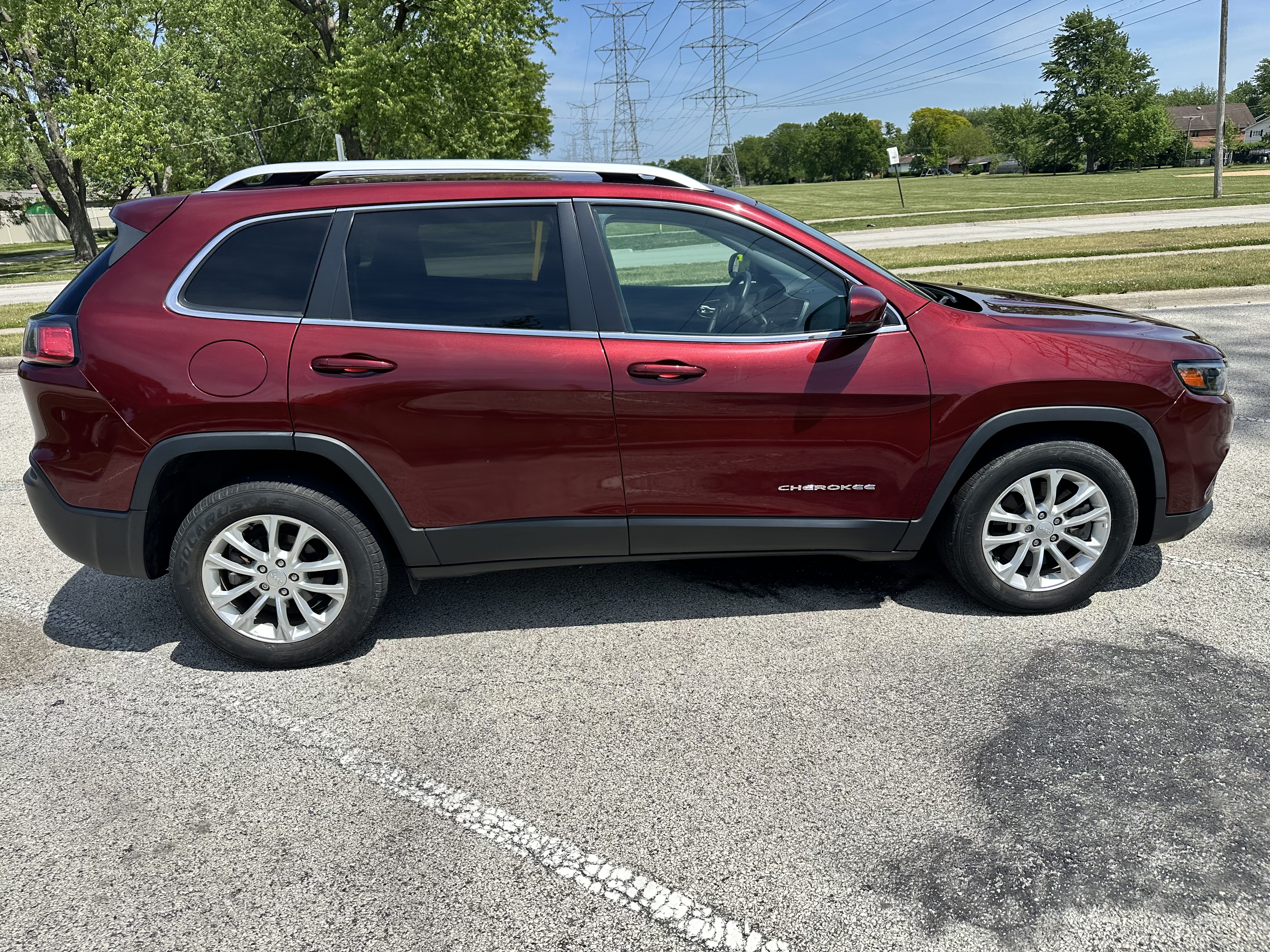 Used 2019 Jeep Cherokee Latitude w/ Cold Weather Group FWD image 14