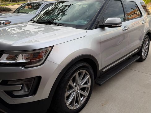 Used 2017 Ford Explorer Limited FWD image 1