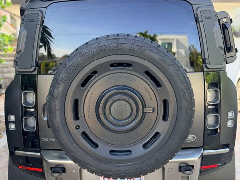 Used 2021 Land Rover Defender 110 X AWD/4WD image 4