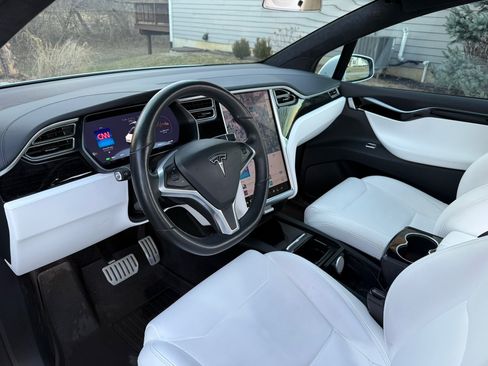 Used 2017 Tesla Model X 75D image 16