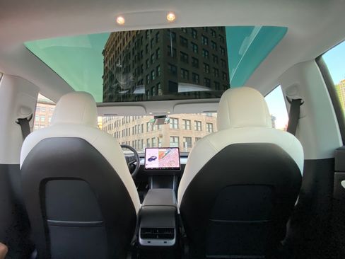 Used 2020 Tesla Model 3 Standard Range Plus image 10