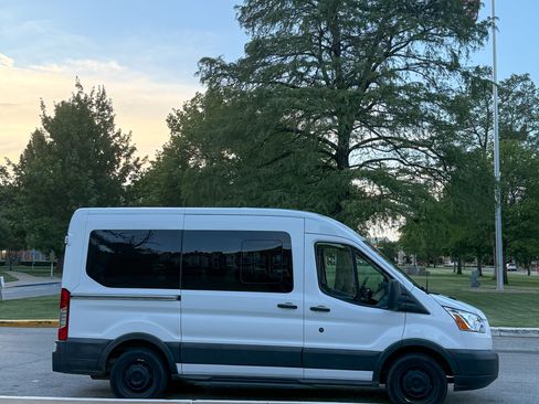Used 2018 Ford Transit 150 XLT RWD image 5