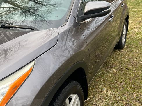 Used 2014 Toyota Highlander LE AWD/4WD image 11