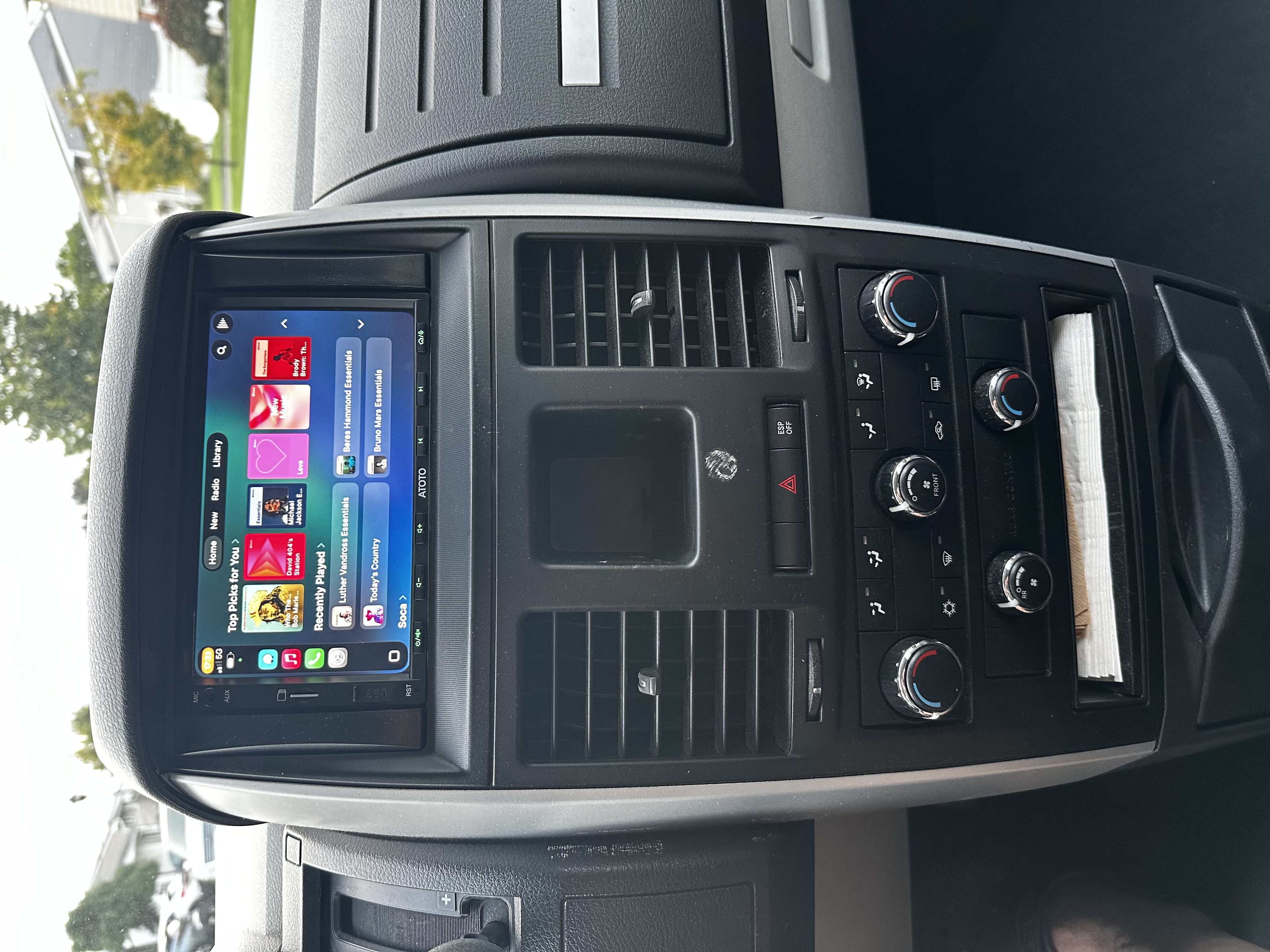Used 2010 Dodge Grand Caravan SE FWD image 4
