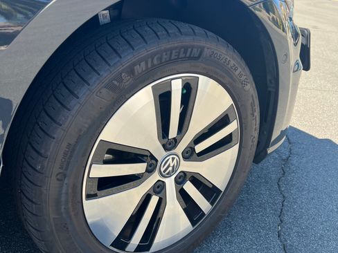 Used 2019 Volkswagen e-Golf SEL Premium image 10