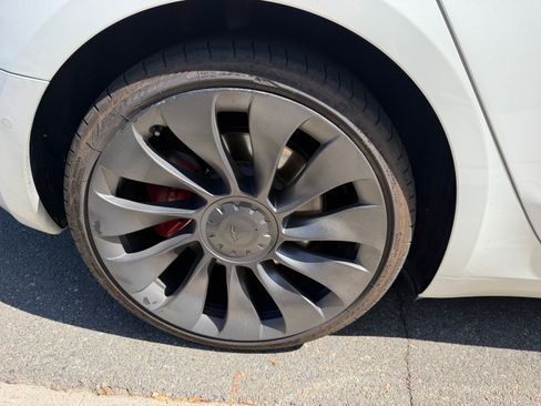 Used 2022 Tesla Model 3 Performance image 12