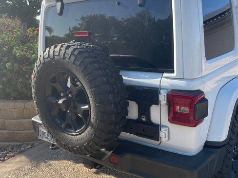 Used 2018 Jeep Wrangler Unlimited Sahara w/ Quick Order Package 24M Moab AWD/4WD image 5
