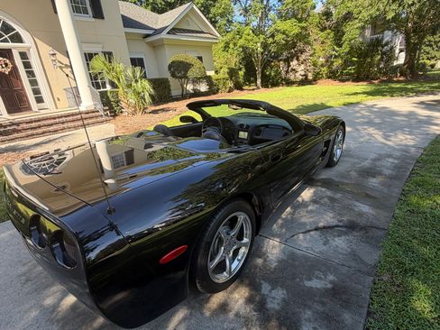 Used 2002 Chevrolet Corvette Convertible w/ Preferred Equipment Group2 RWD image 12