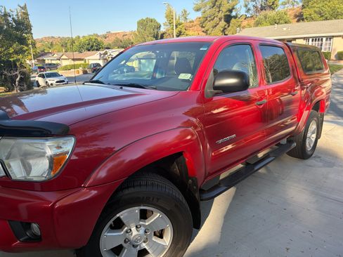 Used 2012 Toyota Tacoma PreRunner w/ SR5 Pkg RWD image 1