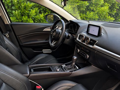 Used 2017 MAZDA MAZDA3 Touring FWD image 10