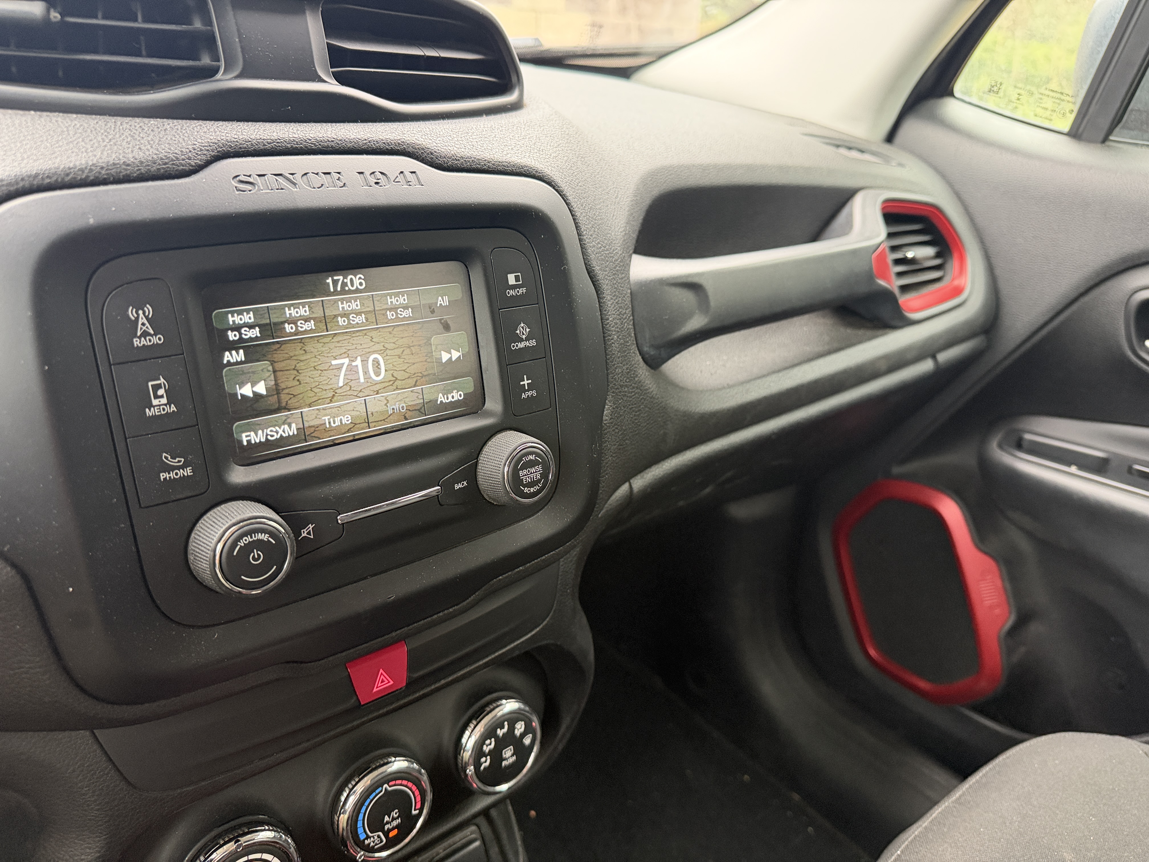 Used 2017 Jeep Renegade Trailhawk AWD/4WD image 14