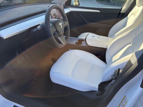 Used 2023 Tesla Model Y Long Range image 12