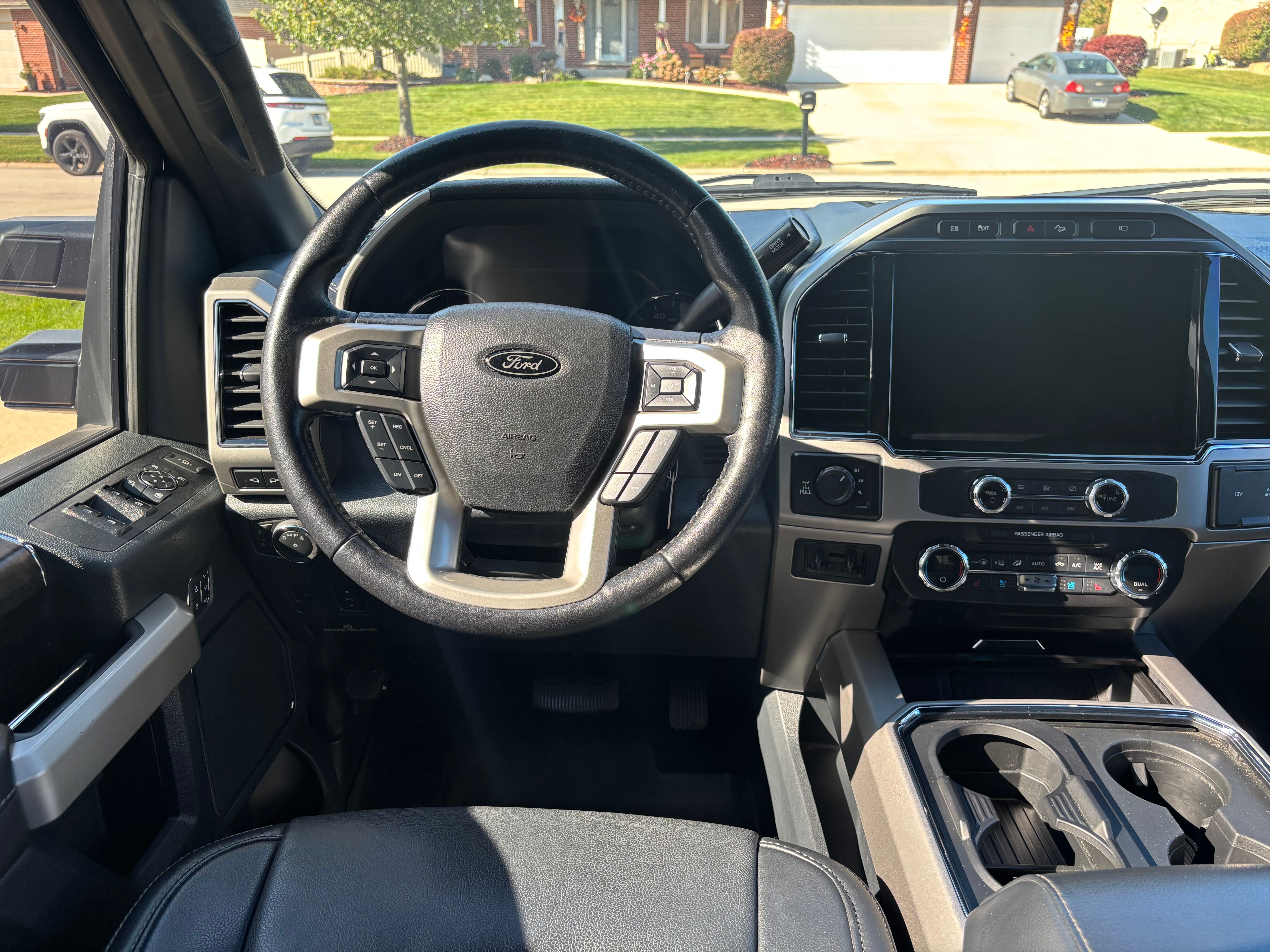 Used 2022 Ford F250 Lariat w/ Black Appearance Package AWD/4WD image 27
