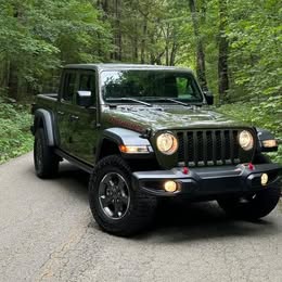 Used 2023 Jeep Gladiator Rubicon w/ Cold Weather Group AWD/4WD image 1
