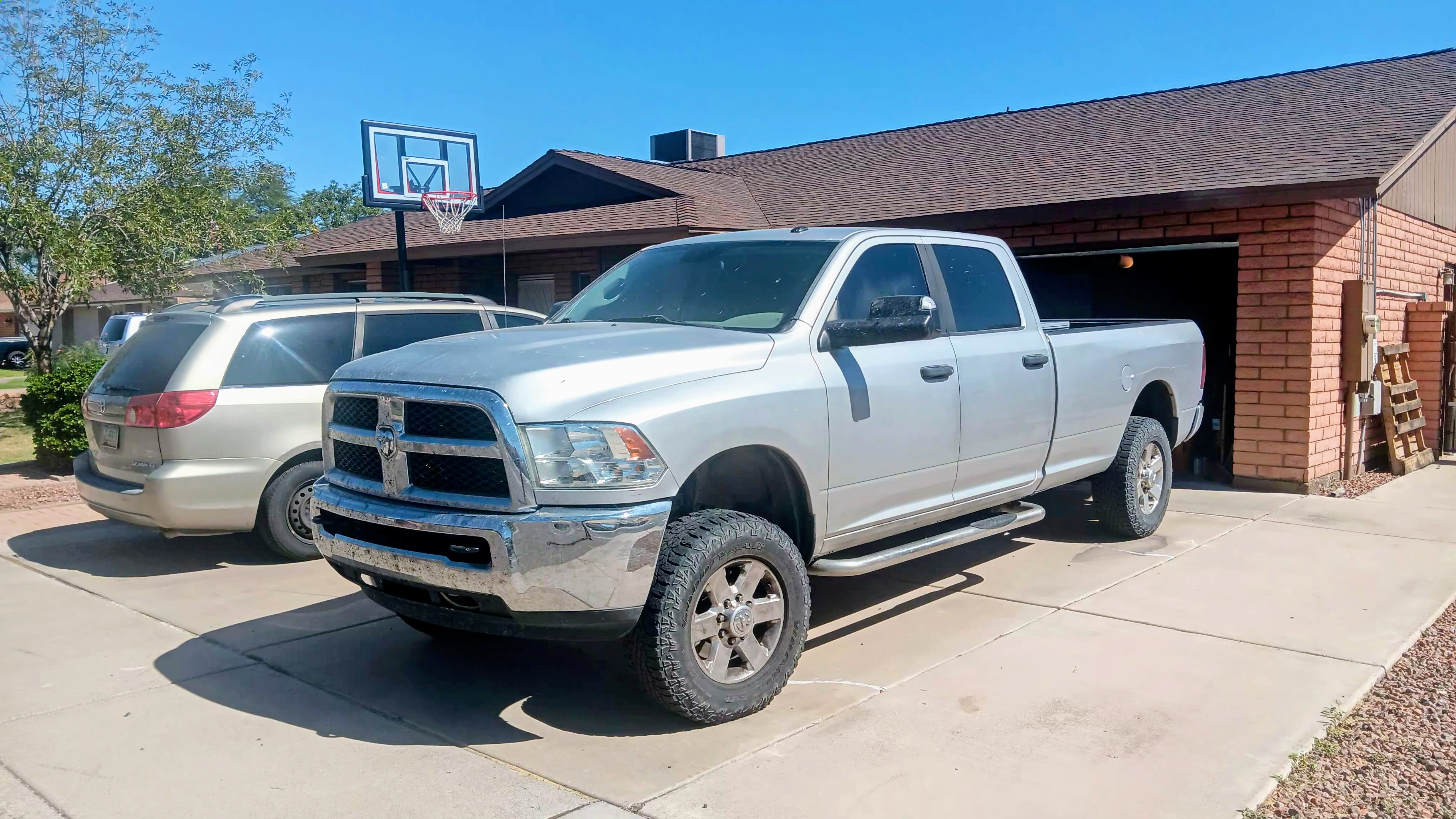 Used 2013 RAM 3500 SLT AWD/4WD image 4