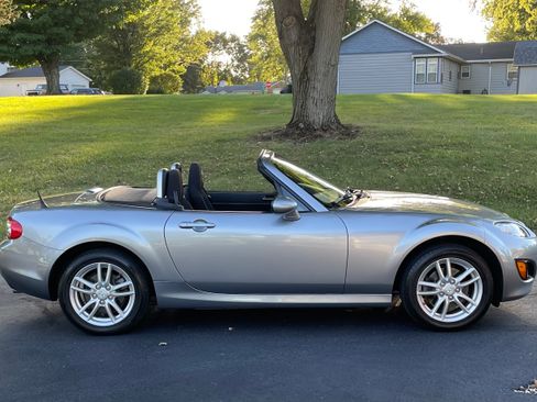 Used 2010 MAZDA MX-5 Miata Sport w/ Convenience Pkg RWD image 1